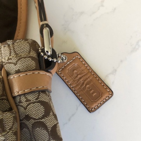 Coach Crossbody Messenger Canvas Beige - Picture 5 of 6
